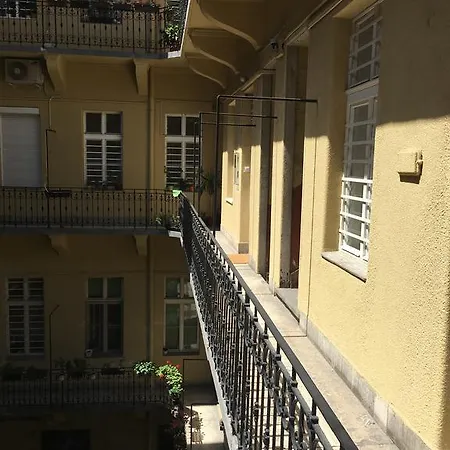 Budget By Hi5-rákoczi 24 Apartman *